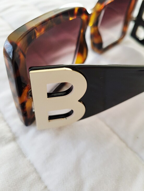 Burberry Frith Oversized Tortoiseshell & Black Square Sunglasses With B Accent main image 10